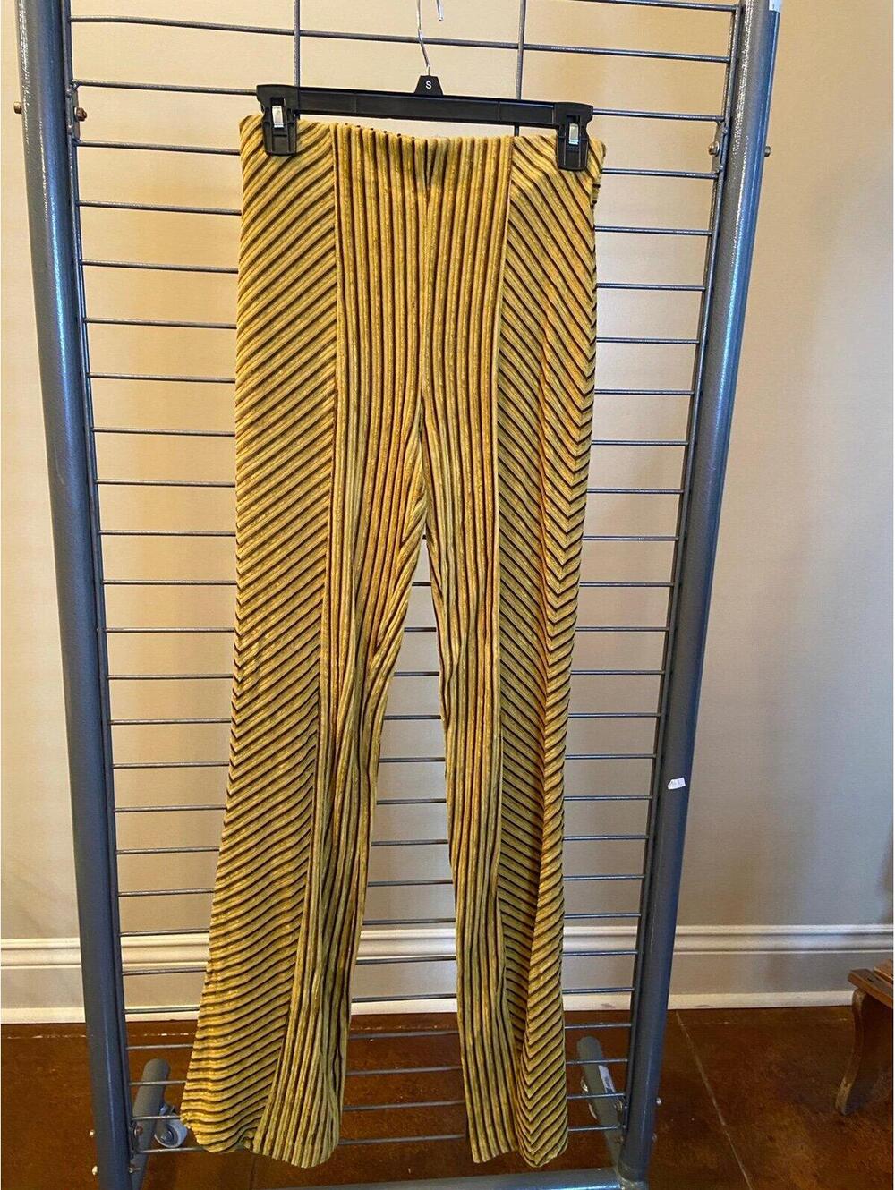 Free People Velvet Flare Pants Ribbed texture‎ Size Small